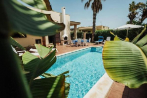 Villa Pino with exclusive private pool only 50m from the beach